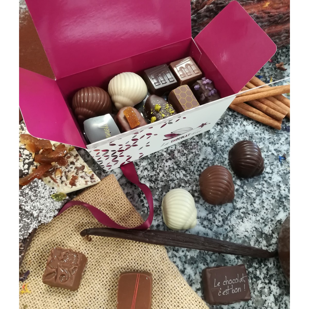 Ballotin de chocolats artisanaux fabriqués à Saintes